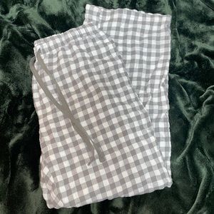 Gray/white checkered pajama pants Women’s L